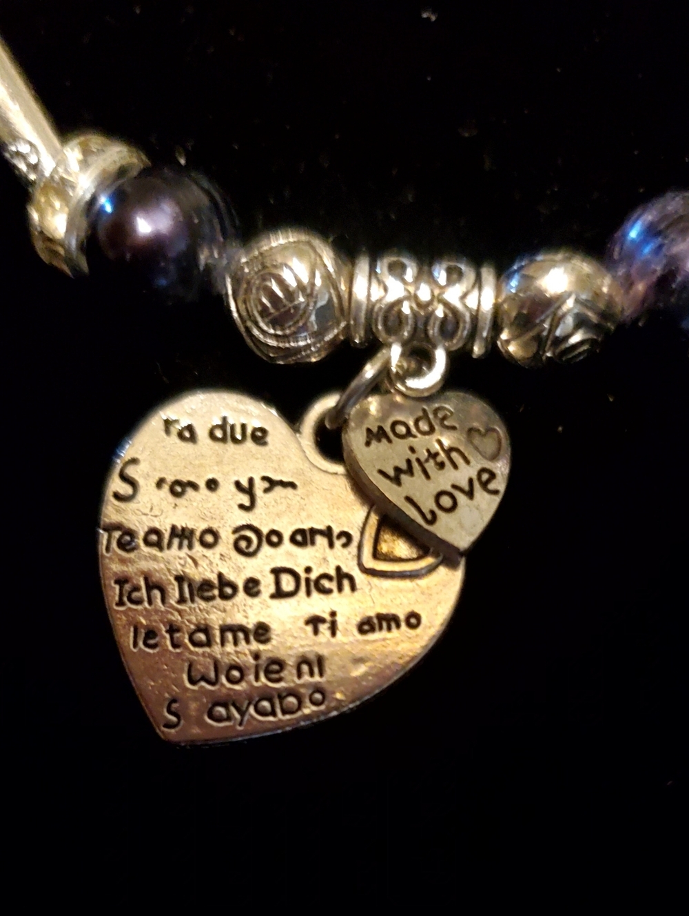 Source Unknown Silver Tone Heart Charm Bracelet with Dark Pearl Accents